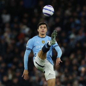 نجم مانشستر سيتي الجديد ينتزع جائزة لاعب الشهر