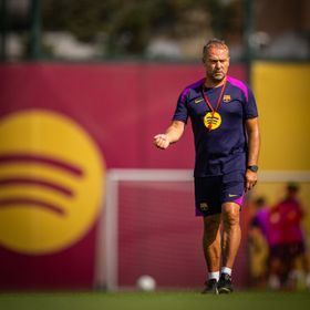 فليك يضغط على إدارة برشلونة لتسجيل هذا اللاعب "في أسرع وقت"