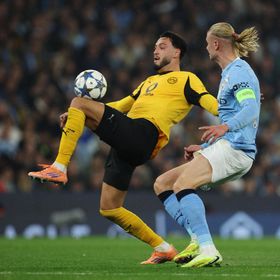 غلطة سراي يجري محادثات لضم الجزائري رامي بن سبعيني