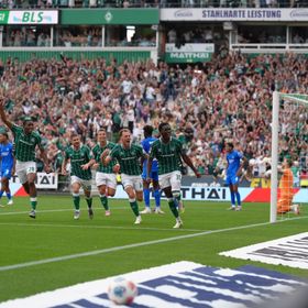 هدف قاتل يمنح بريمن بعشرة لاعبين التعادل 3-3 مع ليفركوزن