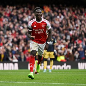 أرسنال يحاول تجديد عقد ساكا "خلال أسبوع"