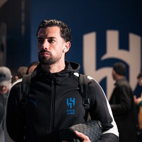 المدافع الإسباني أساسياً.. تشكيلة الهلال أمام الفيحاء