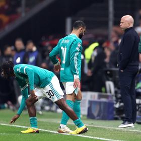 محمد صلاح بديلاً وريو نغوموها يقود تشكيلة ليفربول أمام توتنهام