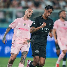 خطأ فادح في قميص ريندرز خلال مباراة مانشستر سيتي وباليرمو