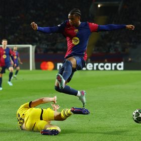 برشلونة يستعيد مدافعه صاحب الـ10 تمريرات حاسمة أمام سان جيرمان