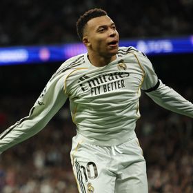 كيليان مبابي يلاحق رقماً تاريخياً لكريم بنزيما في ريال مدريد