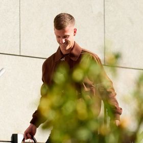 إصابة داني أولمو تفاقم معاناة إسبانيا ومدربها يجامل برشلونة