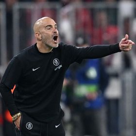 مدرب تشيلسي عن إساءة معاملة رحيم سترلينغ: أبي يعمل صياداً منذ 50 عاماً