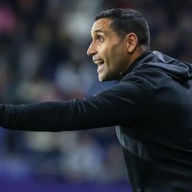 بعد إقالة كومبواريه.. لاعبو نانت يطالبون بمدرب مغربي
