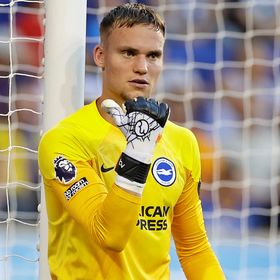 حارس برايتون روبرت سانشيز في طريقه إلى تشيلسي