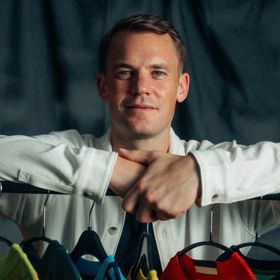 مانويل نوير: أصبحت حارس مرمى بالصدفة وغوارديولا أرادني بوسط الملعب