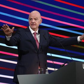 إنفانتينو يرغب في عودة روسيا إلى كرة القدم العالمية قريباً