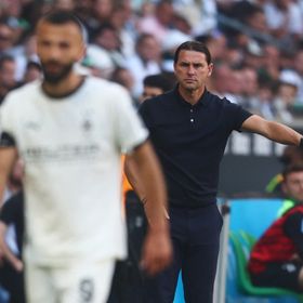 مونشنغلادباخ يقيل مدربه بعد 3 مباريات بالدوري الألماني