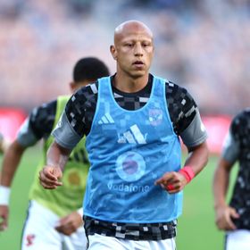الأهلي يعلن إصابة مدافعه عمرو الجزار بقطع في الرباط الصليبي