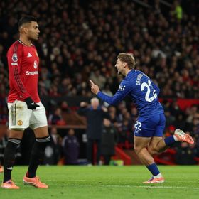 شاهد.. مانشستر يونايتد يفشل في استغلال "طرد غاي" ويخسر من إيفرتون