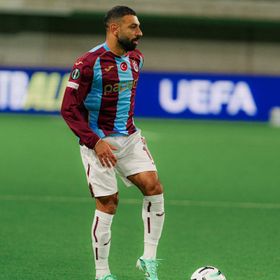 طرابزون يحتفل بمحمد صلاح "ملك الشطرنج" بعد إسقاط بشيكتاش