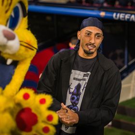 رافينيا يتلقى "هدية الأحلام" من زوجته بمناسبة عيد ميلاده الـ29