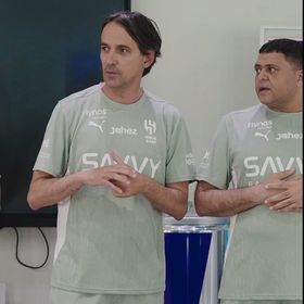 من هو "تيتو الأهلاوي" الذي يظهر إلى جانب إنزاغي في الهلال؟
