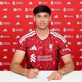 غادر صغيراً وعاد سريعاً.. ليفربول يحقق حلم المجري فاركاس