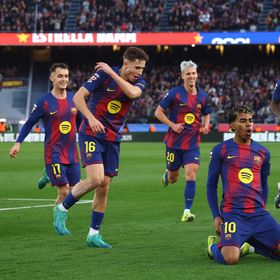 "عرض مغرٍ" من الدوري السعودي للاعب وسط برشلونة