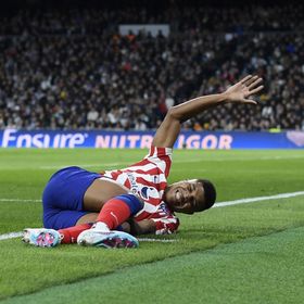 انتهاء موسم رينيلدو بعد إصابته في مباراة أتلتيكو وريال مدريد