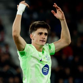 العروض تنهال على باو فيكتور.. وبرشلونة يدرس الموقف