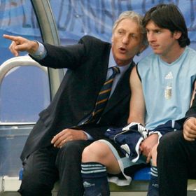 خدعة بيكرمان.. ما السر الذي حرم ليونيل ميسي من تمثيل منتخب إسبانيا؟