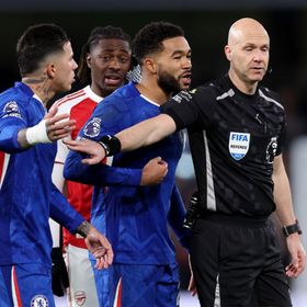 رغم طرد كايسيدو.. تشيلسي يفرض التعادل على أرسنال في ديربي عنيف