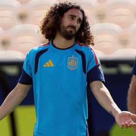 كوكوريا يفي بوعد كأس العالم ويخلد دي لا فوينتي بوشم على ذراعه