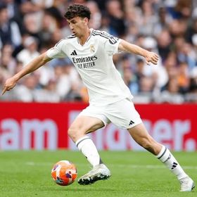 ماذا قال المدافع "العملاق" عن أول مشاركة له مع ريال مدريد؟