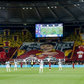 ما سبب العداء التاريخي في ديربي روما؟ وسر اختيار النسر والذئبة