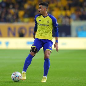 الاتحاد الآسيوي يُوقف مدافع النصر علي لاجامي