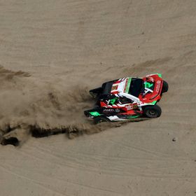 انسحاب الراجحي من رالي داكار.. ولاتيغان ينتزع الصدارة