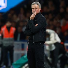 لويس إنريكي: من السخيف التعاقد مع عدد كبير من اللاعبين