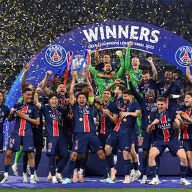 لوكاس هرنانديز ينضم لقائمة اللاعبين الفائزين بالثلاثية مرتين