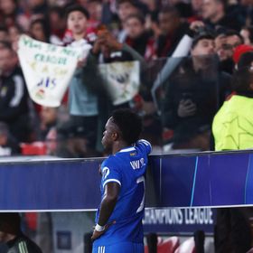 بنفيكا يوقف 5 مشجعين بسبب "سلوك عنصري" ضد فينيسيوس