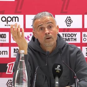 لويس إنريكي يهاجم التحكيم: شوفالييه محظوظ بتجنب إصابة كادت تنهي مسيرته