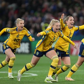 السويد تجرّد أميركا من اللقب وتبلغ ربع نهائي مونديال السيدات