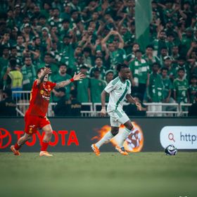 شاهد.. الأهلي بـ10 لاعبين يهزم القادسية في قمة مثيرة بدوري روشن السعودي