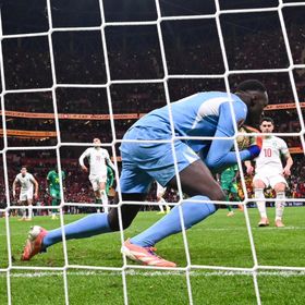 إدوارد ميندي يسخر من نظريات المؤامرة حول ركلة الجزاء: المغرب ينتظر اللقب منذ 50 عاماً