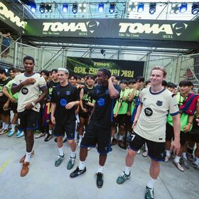 فليك يرافق نجوم برشلونة في التسوّق.. من اشترى قميص ميسي ولماذا تجنبوا رونالدو؟