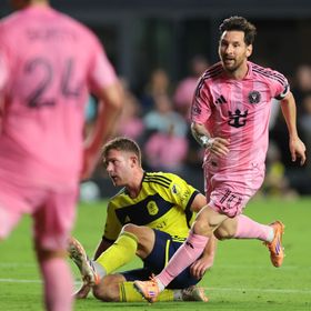 شاهد.. ميسي يسجل ويستعرض بمراوغة مهينة ويكتب تاريخاً لإنتر ميامي