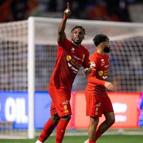 شاهد.. القادسية يعقّد مهمة الاتحاد بثنائية كينيونيس