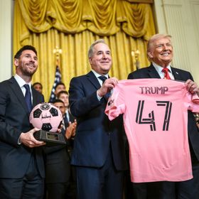 دونالد ترمب: ليونيل ميسي وكريستيانو رونالدو عبقريان