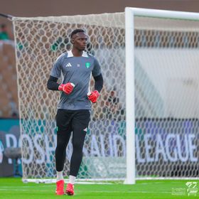 الرياضية: الأهلي يمدد عقد الحارس ميندي لموسمين