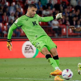 نيوم السعودي يتفق على ضم حارس ألميريا لويس ماكسيميانو