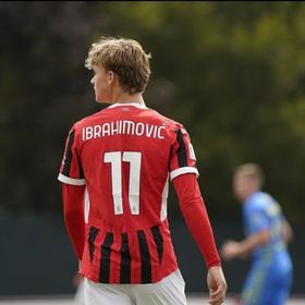 بعد 22 عاماً.. إبراهيموفيتش "الصغير" يطرق أبواب أياكس