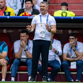 مدرب أوكرانيا يشكو "أخطاء كثيرة" وغياب "الروح" أمام رومانيا