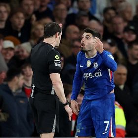 جناح تشيلسي يهدد استمرار عمر مرموش في مانشستر سيتي