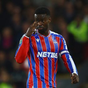 مدافع كريستال بالاس يشعل "معركة" بين أندية أوروبية كبرى